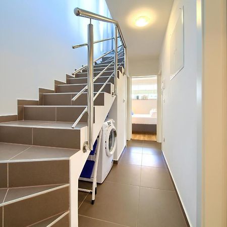 Villa Solis Lacus Modern Apartment - Private Heated Pool - Smart Tv Sky X - Free Parking Njivice Εξωτερικό φωτογραφία