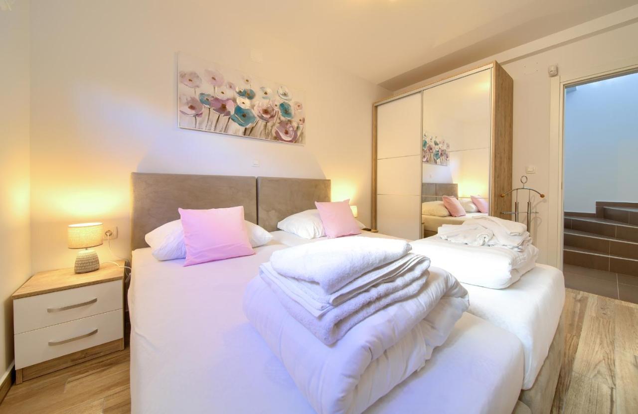 Villa Solis Lacus Modern Apartment - Private Heated Pool - Smart Tv Sky X - Free Parking Njivice Εξωτερικό φωτογραφία