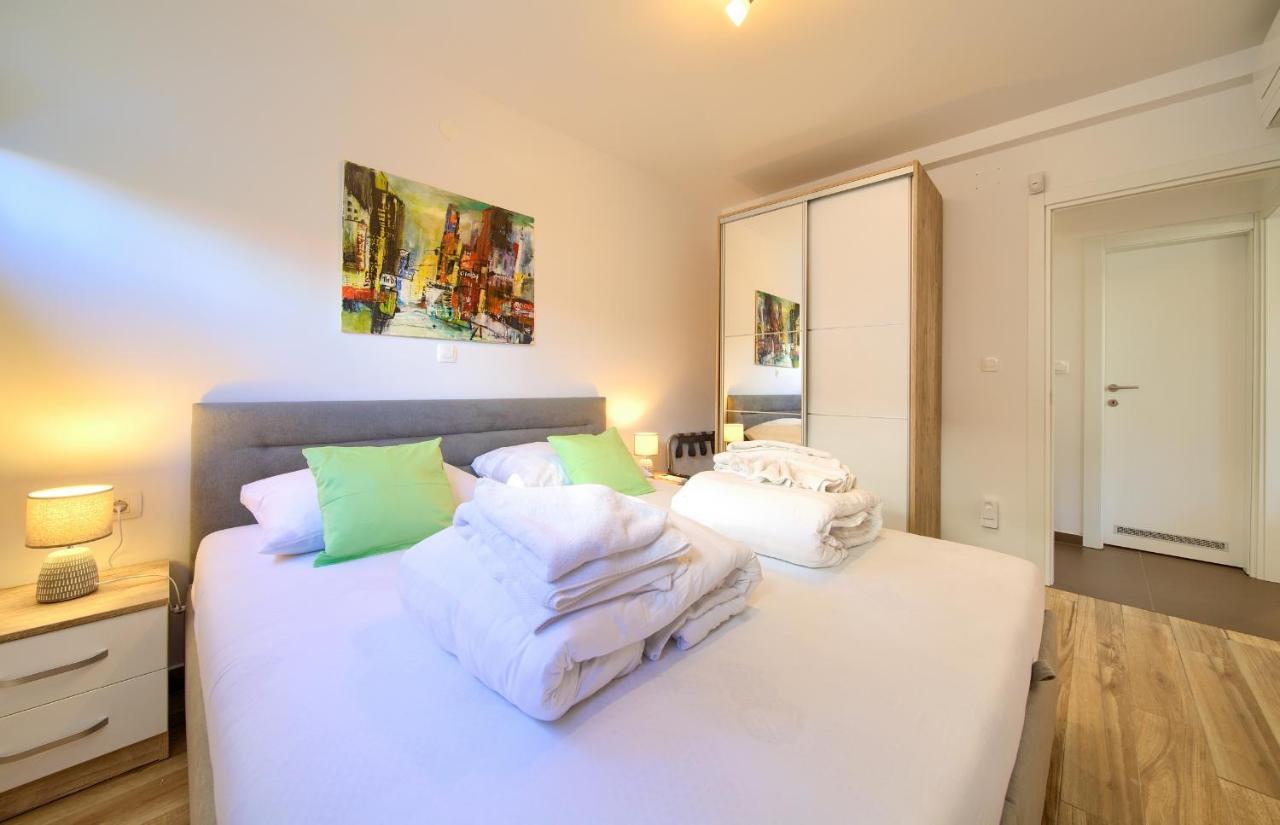 Villa Solis Lacus Modern Apartment - Private Heated Pool - Smart Tv Sky X - Free Parking Njivice Εξωτερικό φωτογραφία